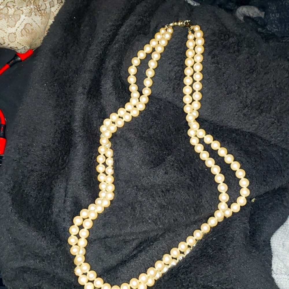 80 yr old pearl necklace